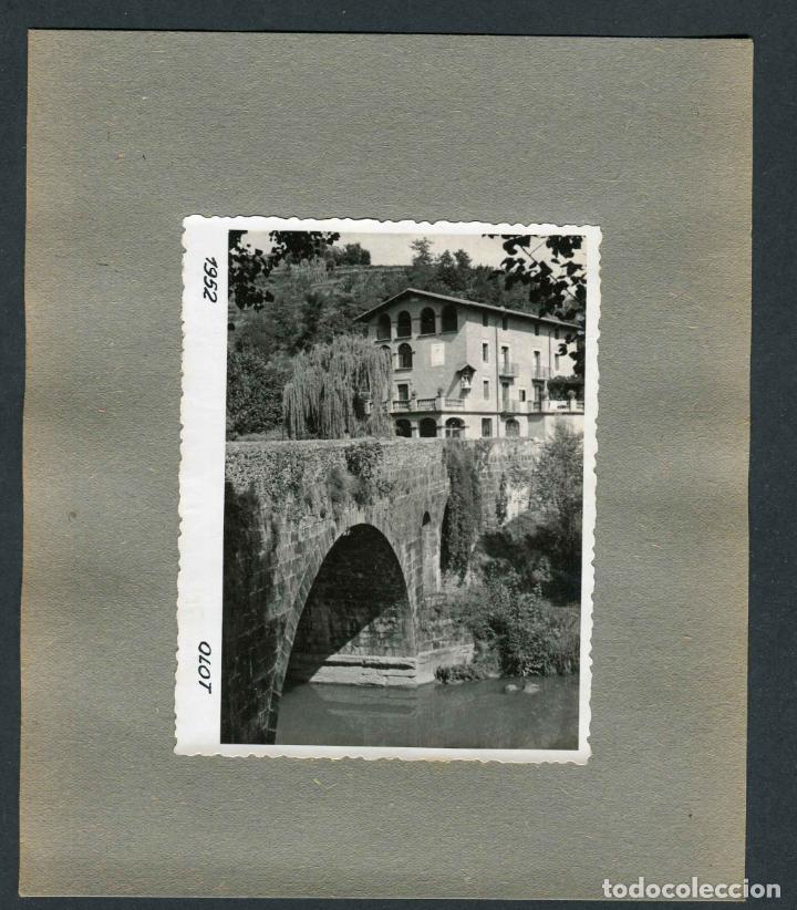 Fotograf&iacute;a antigua: GIRONA. OLOT. Puente. Edificio. 1952 - Foto 1