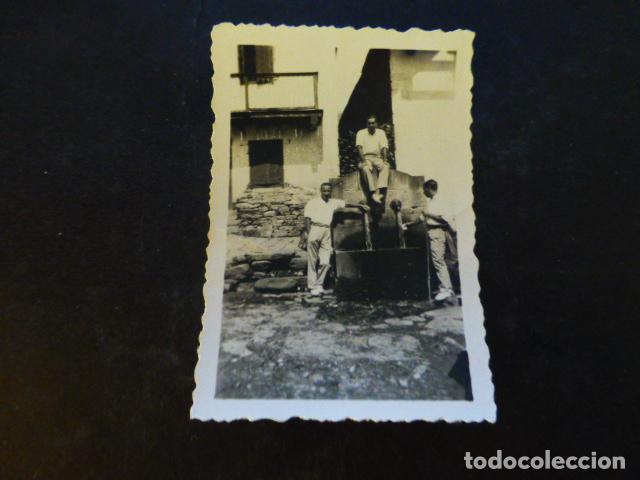 Alte Fotografie: GARRALDA NAVARRA EN LA FUENTE FOTOGRAFIA HACIA 1933 7 X 4,5 CMTS