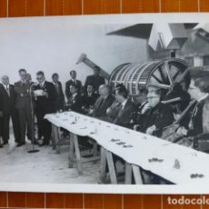 Fotografía antigua: PROVINCIA DE MADRID BODEGAS GRUPO SINDICAL DE COLONIZACION INAUGURACIÓN FOTOGRAFIA 1965. Lote 287674753