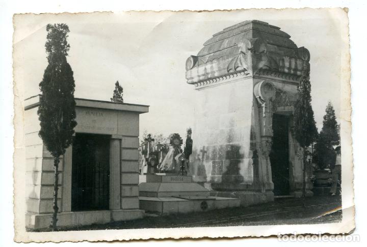 Fotografia antica: Cementerio de Bilbao, pante&oacute;n de la familia Santisteban, del arquitecto Mario Cami&ntilde;a 1/11/1935