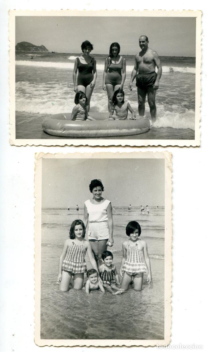 Photographie ancienne: Dos fotos familia en la playa de Zarauz, Foto Martin 1963 7x10 cms