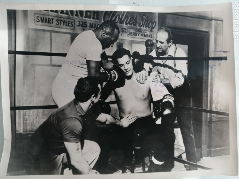 Fotograf&iacute;a antigua: Fotografia original de la pel&iacute;cula &rdquo;Mas dura ser&aacute; la caida&rdquo;. 1956