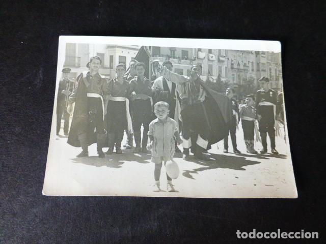 Alte Fotografie: ALICANTE GRUPO FIESTA MOROS Y CRISTIANOS ANTIGUA FOTOGRAFIA 1952 6 X 9 CMTS