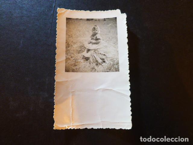 Alte Fotografie: NI&Ntilde;A EN EL CAMPO ANTIGUA FOTOGRAFIA 5 X 9 CMTS