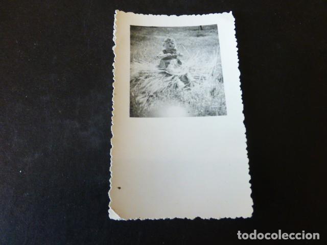 Alte Fotografie: NI&Ntilde;A EN EL CAMPO ANTIGUA FOTOGRAFIA 5,5 X 8,5 CMTS
