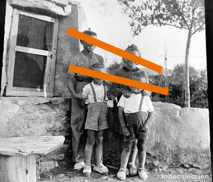 Fotografia antica: Antiguo negativo o clich&eacute; de fotograf&iacute;a. Ni&ntilde;os en el campo. Antigua.