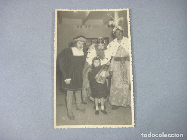 Fotograf&iacute;a antigua: FOTOGRAF&Iacute;A POSTAL DE UNA MU&Ntilde;ECA NEGRA DE REGALO DE NAVIDAD DE LOR REYES MAGOS
