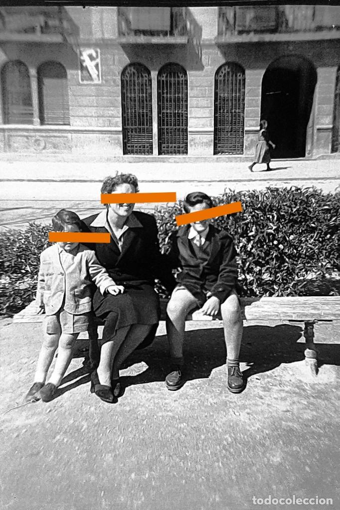 Fotograf&iacute;a antigua: Antiguo negativo o clich&eacute; de fotograf&iacute;a. Se&ntilde;ora y ni&ntilde;os. Antigua.