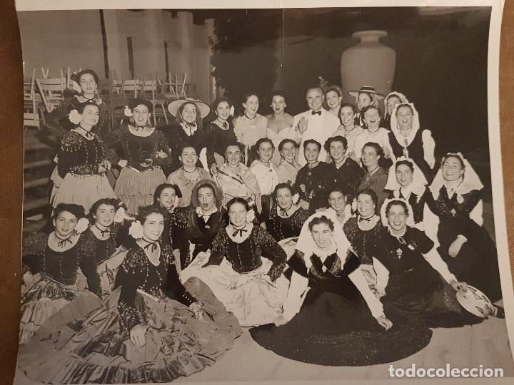 Fotografia antiga: LOS ANGELES FESTIVAL FOLCLORE GRUPO BAILE CARMINA MIRACLE GALLEGAS ANTIGUA FOTOGRAFIA 26 X 20,5 CM