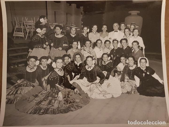 Fotografia antiga: LOS ANGELES FESTIVAL FOLCLORE MUJERES GALICIA DANZA CARMINA MIRACLE ANTIGUA FOTOGRAFIA 26 X 20,5 CM