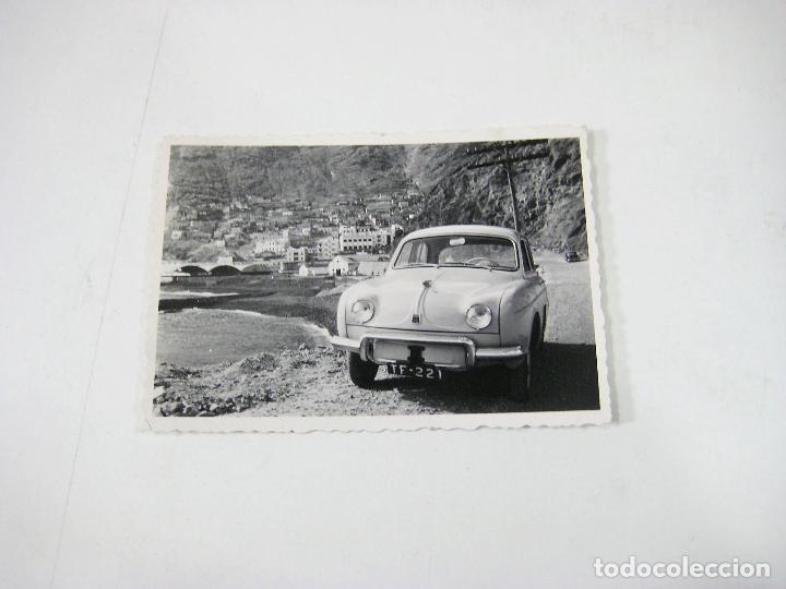 Fotograf&iacute;a antigua: FOTOGRAF&Iacute;A DE UN RENAULT GORDINI CON MATR&Iacute;CULA DE TENERIFE. A&Ntilde;OS 70