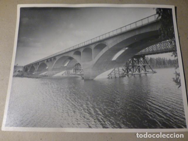 Fotograf&iacute;a antigua: PUENTE RECIEN CONSTRUIDO EN LUGAR A IDENTIFICAR ANTIGUA FOTOGRAFIA A&Ntilde;OS 50