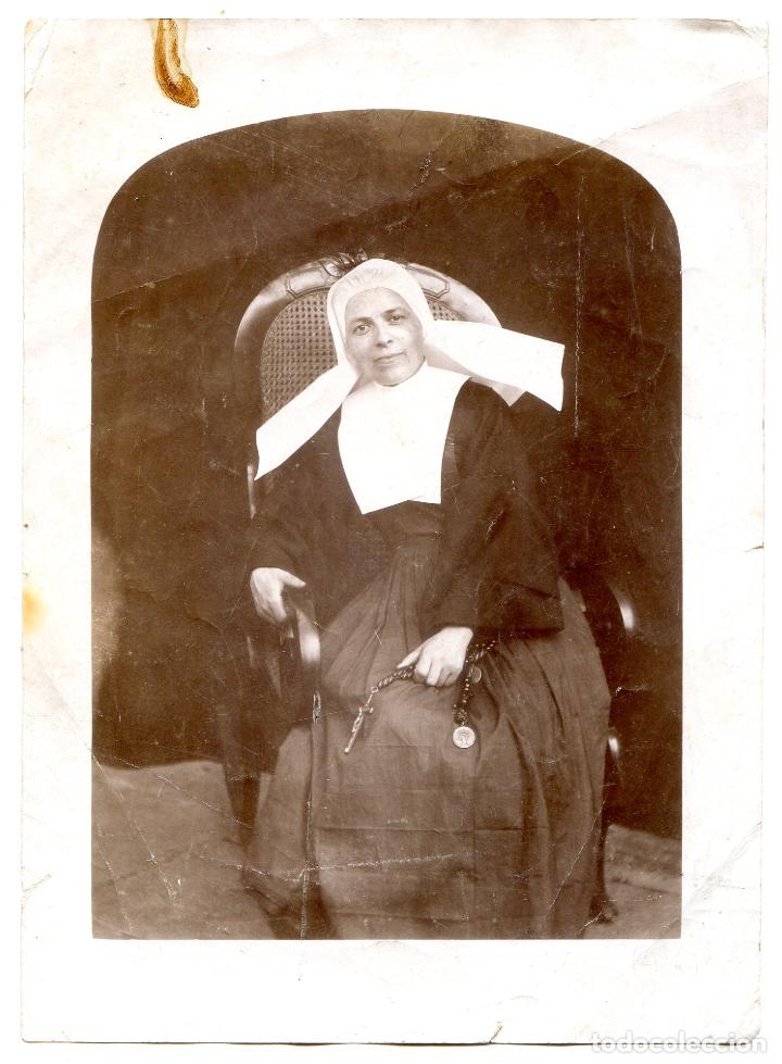 Alte Fotografie: Retrato de una monja. Sin indicaci&oacute;n de fot&oacute;grafo 12x16,3 cm