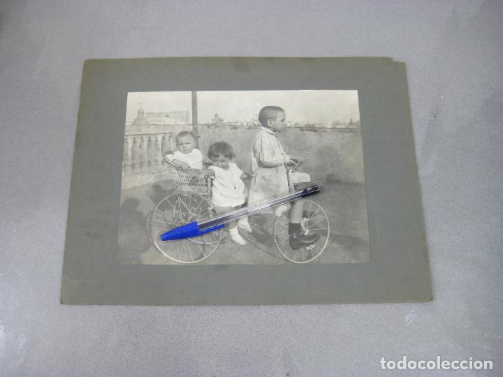 Alte Fotografie: FOTOGRAF&Iacute;A DE PRINCIPIOS DE SIGLO DE NI&Ntilde;OS EN UN TRICICLO DE PEDALES