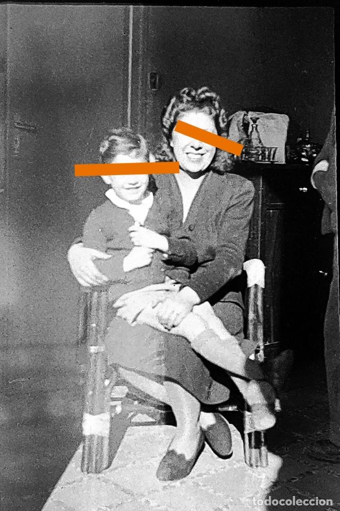 Fotograf&iacute;a antigua: Antiguo negativo de fotograf&iacute;a. Se&ntilde;ora y Ni&ntilde;o. Antigua.