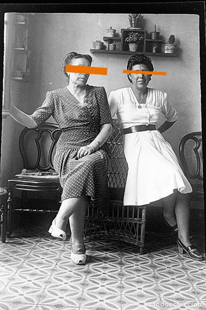 Alte Fotografie: Antiguo negativo de fotograf&iacute;a. Se&ntilde;oras. Antigua.