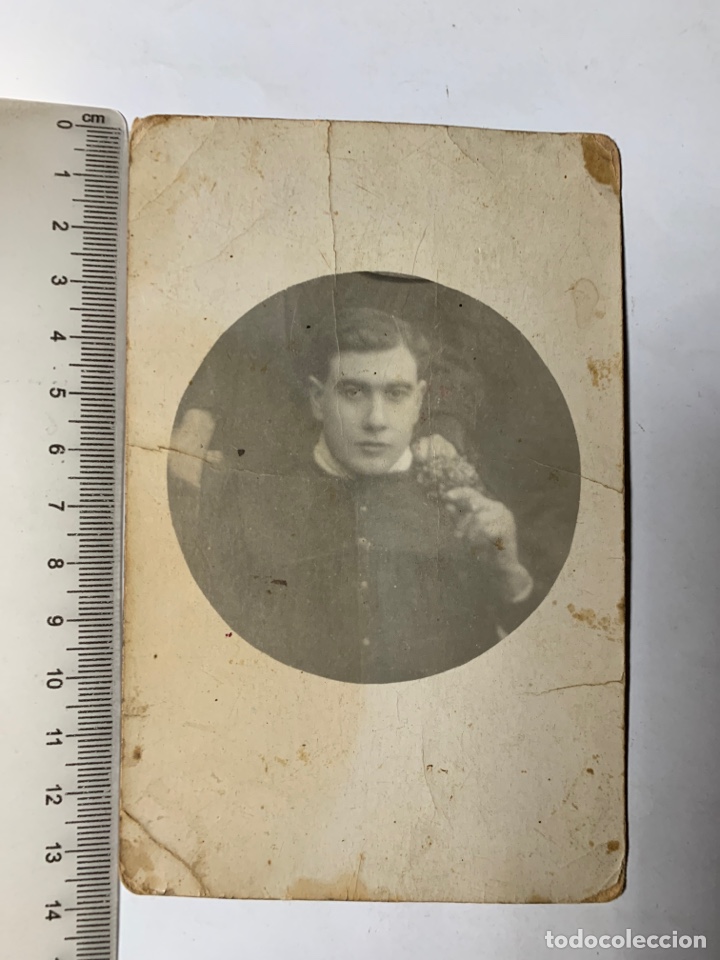 Fotograf&iacute;a antigua: FOTO. MUCHACHO CON BLUS&Oacute;N DE HOMBRE MAYOR. FOT&Oacute;GRAFO?.