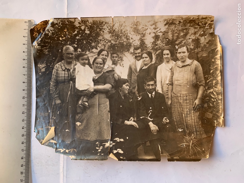 Alte Fotografie: FOTO. RECUERDO FAMILIAR EN EL PATIO DE LA CASA. FOT&Oacute;GRAFO?.