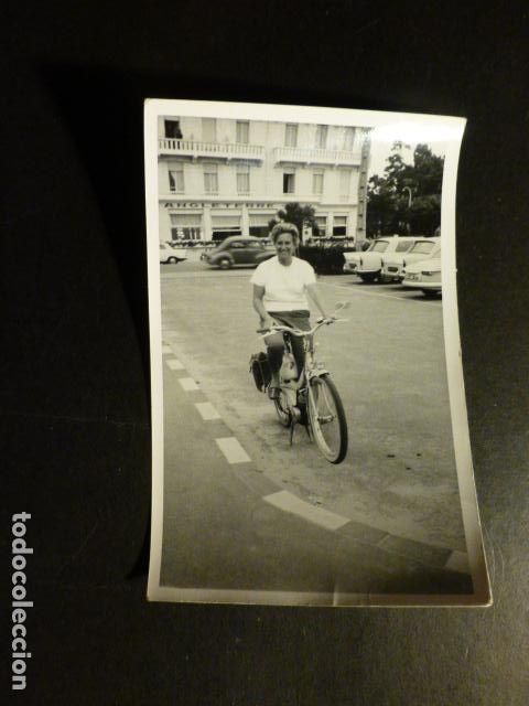Fotograf&iacute;a antigua: MUJER EN BICICLETA ANTIGUA FOTOGRAFIA 13,5 X 9 CMTS