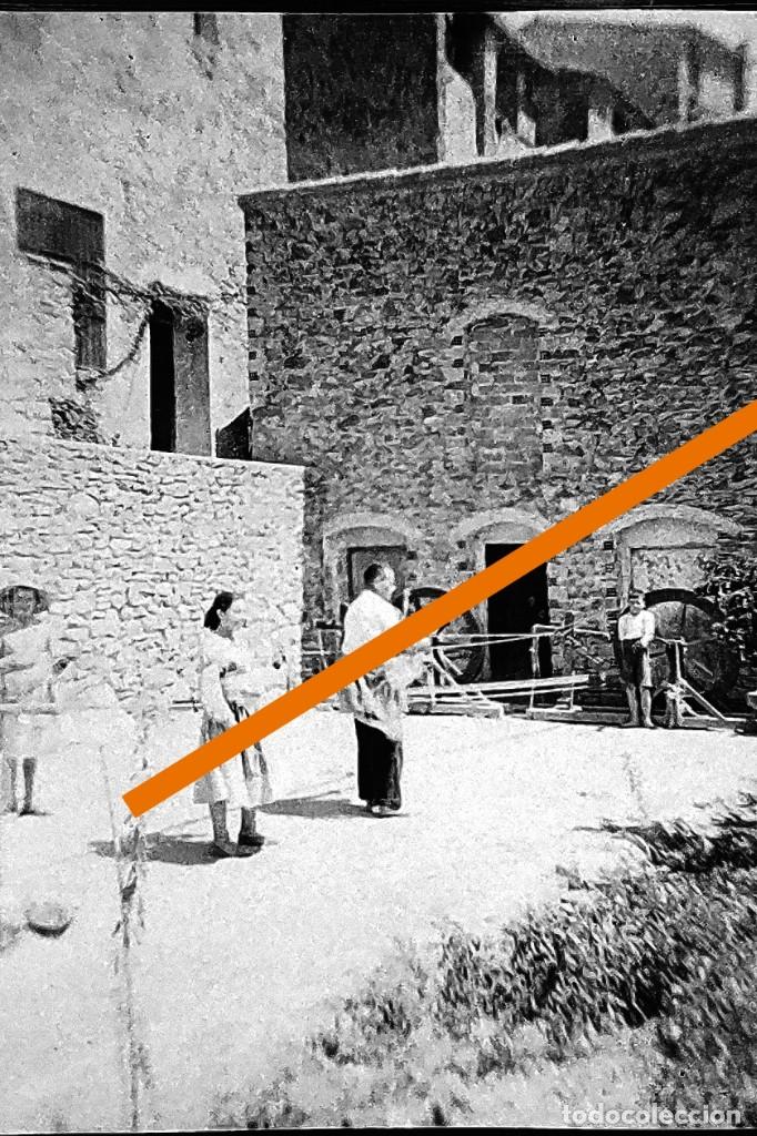 Fotografia antica: Antiguo negativo de fotograf&iacute;a. en un pueblo. Antigua.