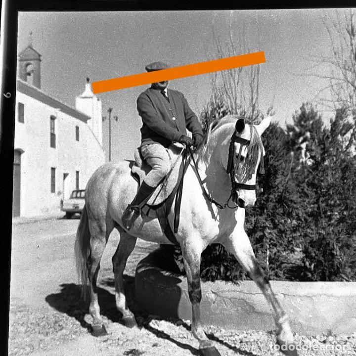 Fotografia antica: Antiguo negativo de fotograf&iacute;a. Con el caballo. Antigua.