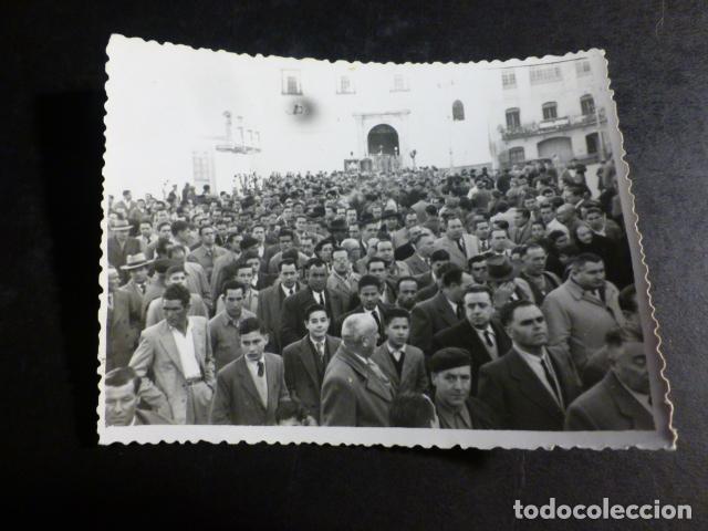 Alte Fotografie: MONTILLA CORDOBA GRUPO EN PLAZA GONZALEZ FOTOGRAFO FOTOGRAF&Iacute;A 8,5 X 11 CTMS