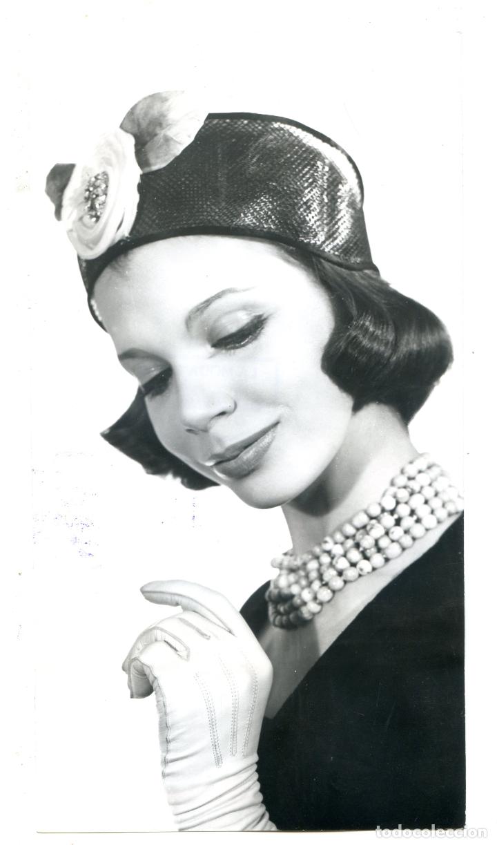Fotografia antica: Fotograf&iacute;a de moda, alta costura, Jacques Heim, sombrero, 1957 procedente archivo revista
