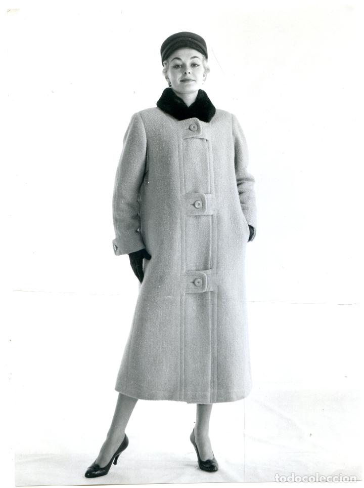 Fotografia antica: Fotograf&iacute;a de moda, alta costura, Jean Desses, sombrero, 1955/56 procedente archivo de revista