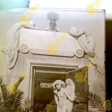 Fotografía antigua: PLACA FOTOGRÁFICA CRISTAL EN NEGATIVO 1920-30 VALENCIA PANTEÓN FAMILIA MORODER