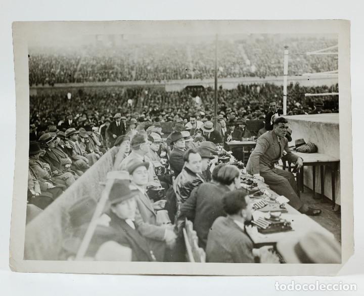 Antique Photography: BOXEO - PAULINO UZCUDUN, LOS PERIODISTAS, FOTOGRAF&Iacute;A 18X24 CM.