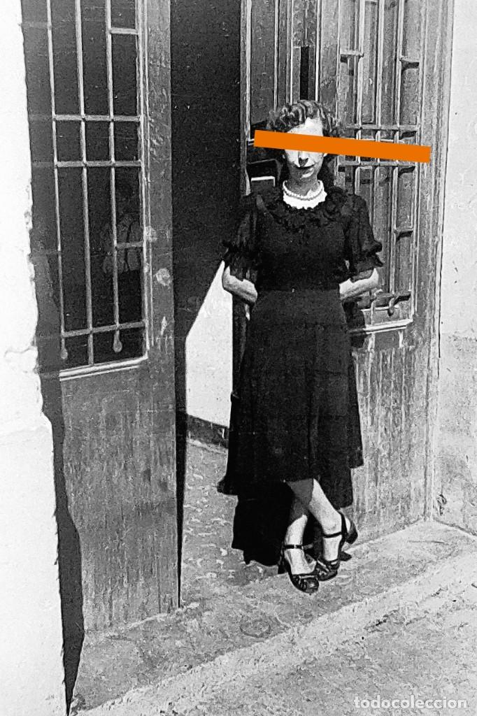 Photographie ancienne: Antiguo negativo o clich&eacute; de fotograf&iacute;a. Se&ntilde;orita. A&ntilde;os 40/50..