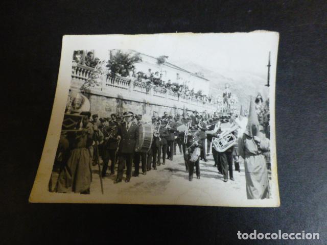 Photographie ancienne: CORTES DE LA FRONTERA CADIZ BANDA DE MUSICA EN PROCESION ANTIGUA FOTOGRAFIA 1958 7 X 8,5 CMTS