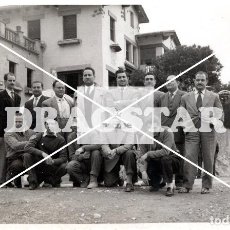 Fotografía antigua: FOTOGRAFIA ORIGINAL GENTE DE CASTELLON EN EL RECUERDO GRUPO EN BENICASSIM EN 1955. Lote 340057373