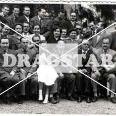 Fotografía antigua: FOTOGRAFIA ORIGINAL GENTE DE CASTELLON EN EL RECUERDO GRUPO EN BENICASSIM EN 1955. Lote 340057518