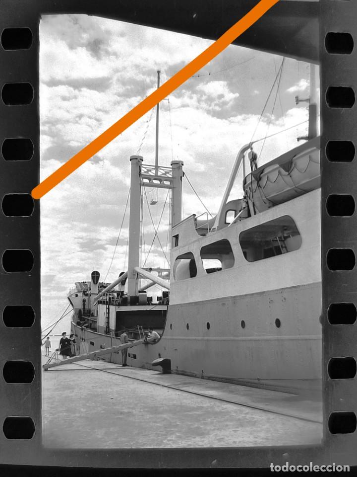 Antique Photography: Antiguo negativo de fotograf&iacute;a. Puerto. barco. a&ntilde;os 50.