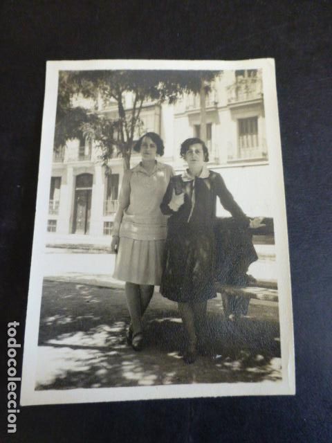 Photographie ancienne: GIJON ASTURIAS AMIGAS EN CALLE ANTIGUA FOTOGRAFIA A&Ntilde;OS 20 8 X 6 CMTS