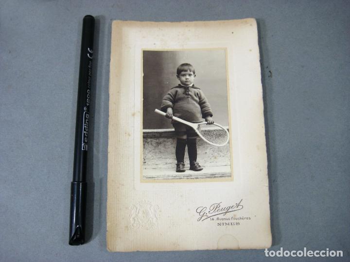 Fotograf&iacute;a antigua: FOTOGRAF&Iacute;A DE LOS A&Ntilde;OS 20 DE UN NI&Ntilde;O CON RAQUETA DE TENIS.