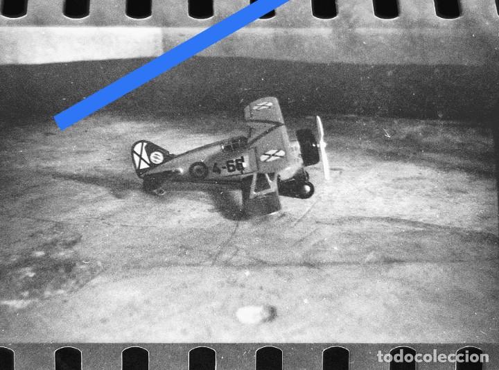 Fotografia antiga: Antiguo negativo o clich&eacute; de fotograf&iacute;a. juguete. Avioneta. A&ntilde;os 50/60