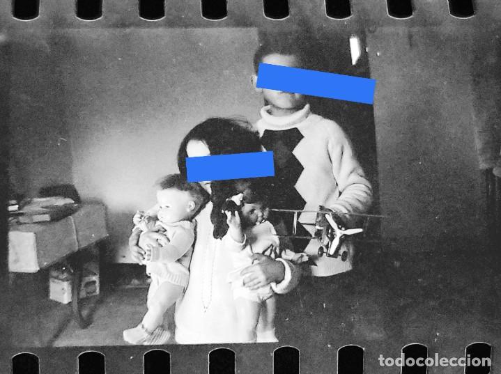 Antique Photography: Antiguo negativo o clich&eacute; de fotograf&iacute;a. Ni&ntilde;a con Mu&ntilde;eca Y ni&ntilde;o con Avioneta. A&ntilde;os 50/60
