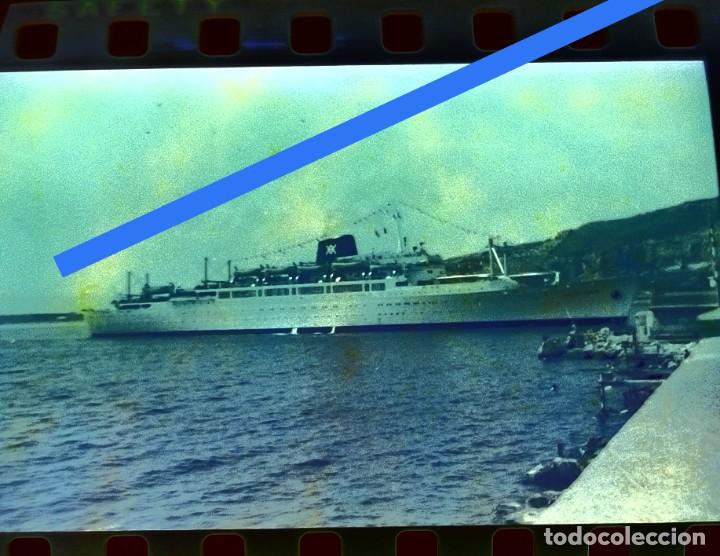 Fotograf&iacute;a antigua: Antiguo negativo o clich&eacute; de fotograf&iacute;a. Barco buque. puerto de Barcelona. A&ntilde;os 60.