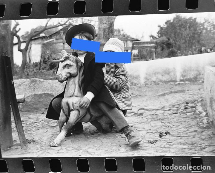 Fotograf&iacute;a antigua: Antiguo negativo o clich&eacute; de fotograf&iacute;a. ni&ntilde;o con Caballito. A&ntilde;os 50/60