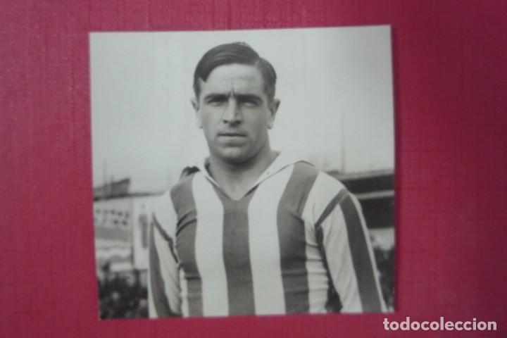 Fotografia antica: F&Uacute;TBOL. EUSKALDUNA, JUGADOR DEL GRANADA C.F. EN 1933. TAMA&Ntilde;O 8x8 CMS. EN EL REVERSO TIENE...........