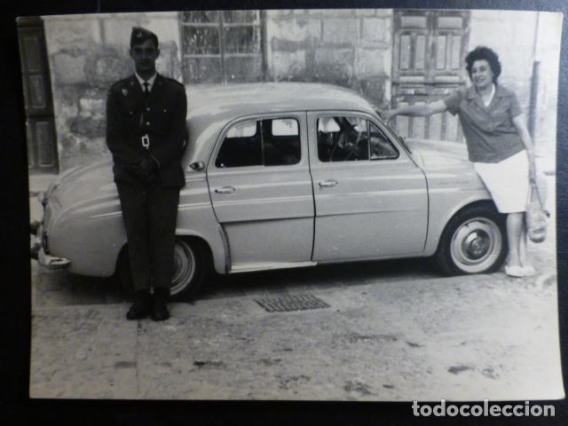 Fotograf&iacute;a antigua: CADETE DEL EJERCITO DEL AIRE CON COCHE ANTIGUA FOTOGRAFIA 7,5 X 10,5 CMTS