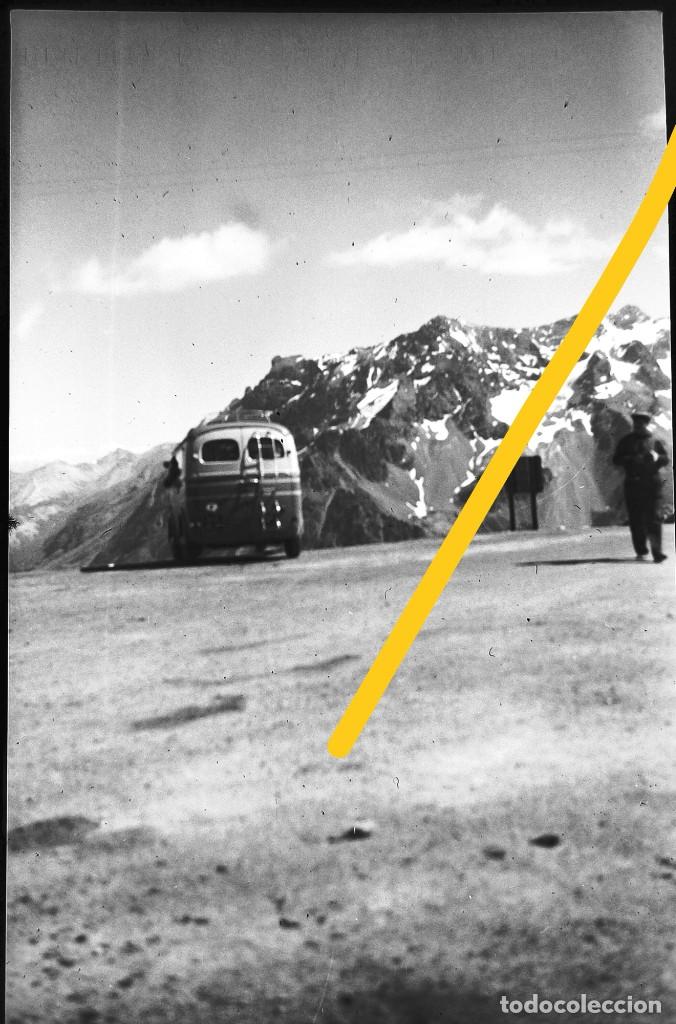 Fotografia antiga: Antiguo negativo o clich&eacute; de fotograf&iacute;a. autob&uacute;s. A&ntilde;os 50