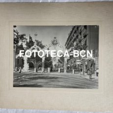 Fotografía antigua: FOTO ORIGINAL BARCELONA CALLE ENGALANADA CONSELL DE CENT CON PS SANT JOAN FIESTA POPULAR AÑOS 10/20. Lote 365943851