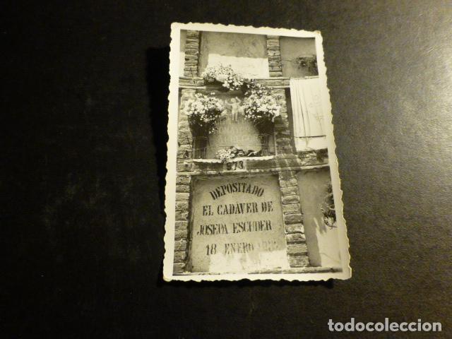 Fotografia antiga: NICHO DE NI&Ntilde;A EN CEMENTERIO ANTIGUA FOTOGRAFIA A&Ntilde;OS 40 6 X 9 CMTS