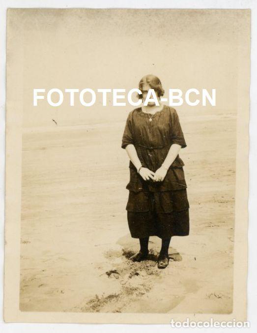 Fotograf&iacute;a antigua: FOTO ORIGINAL PLAYA DE ZARAUZ ZARAUTZ MUJER EUSKADI A&Ntilde;O 1920