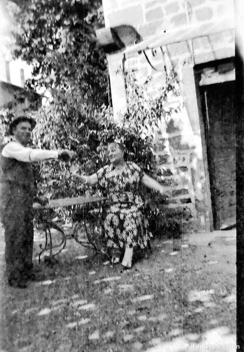 Fotografia antica: Antiguo negativo de fotograf&iacute;a. Se&ntilde;or y se&ntilde;ora. Antigua.