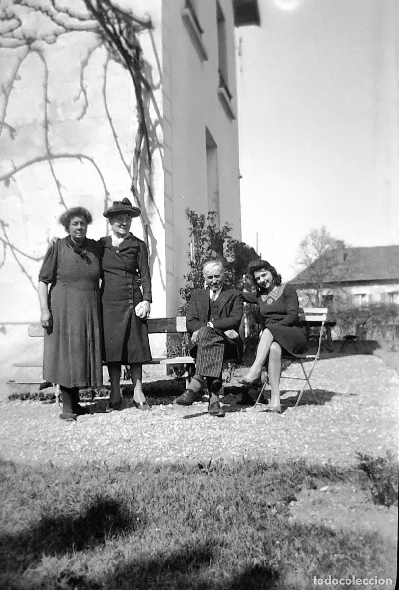 Fotografia antica: Antiguo negativo de fotograf&iacute;a. Se&ntilde;oras, se&ntilde;or, se&ntilde;orita. Antigua.