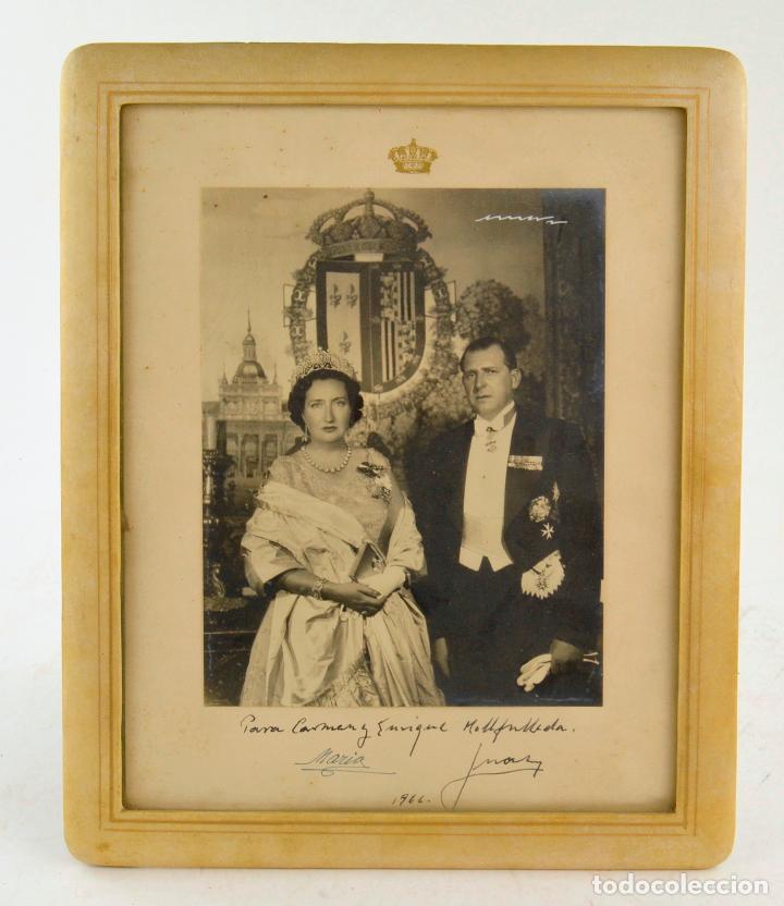 Fotograf&iacute;a antigua: Fotograf&iacute;a original firmada de los Condes de Barcelona, Juan y Mar&iacute;a de Borb&oacute;n, 1966.